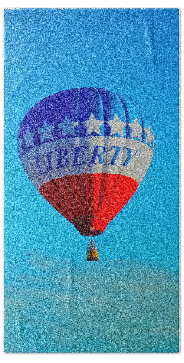 Balloon Bath Towel featuring the photograph Ballon in Flight by Juergen Weiss
