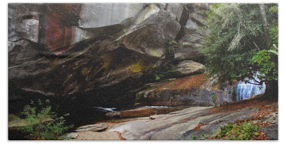 Birdrock Bath Towel featuring the photograph Birdrock Waterfall by Duane McCullough