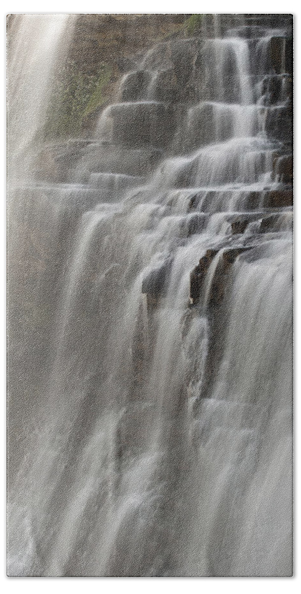 Water Bath Towel featuring the photograph Brandywine Falls II by Dale Kincaid