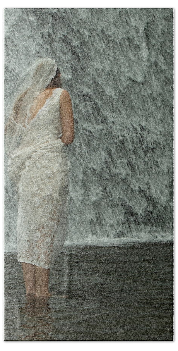 Water Bath Towel featuring the photograph Bride Below Dam by Daniel Reed