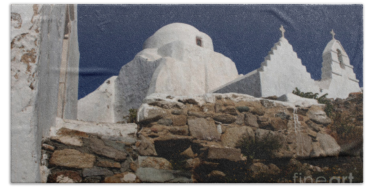 Greece Bath Towel featuring the photograph Church On Mykonos 2 by Bob Christopher