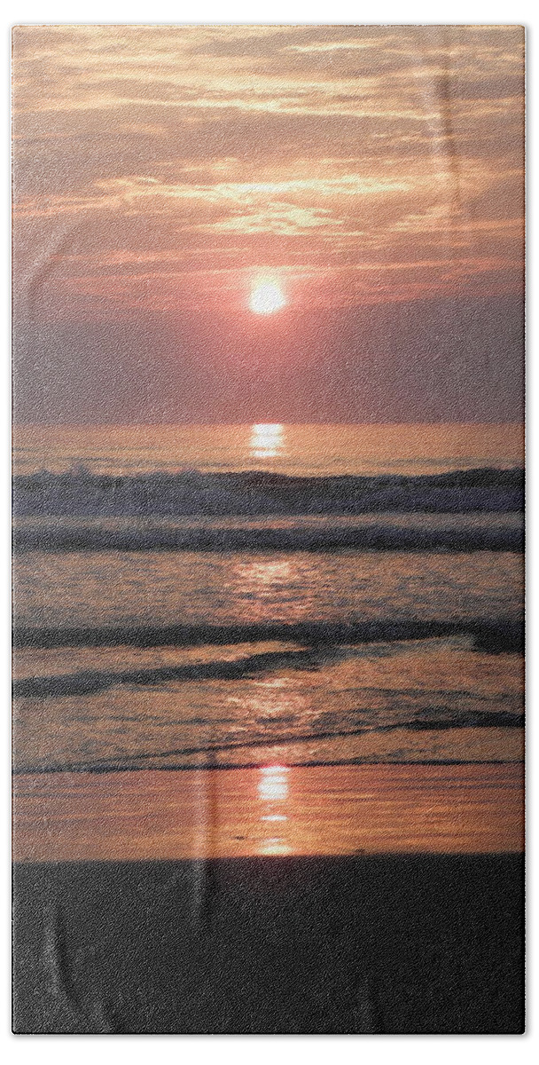 Sunrise Bath Towel featuring the photograph Criss Cross Wave Rise by Kim Galluzzo Wozniak