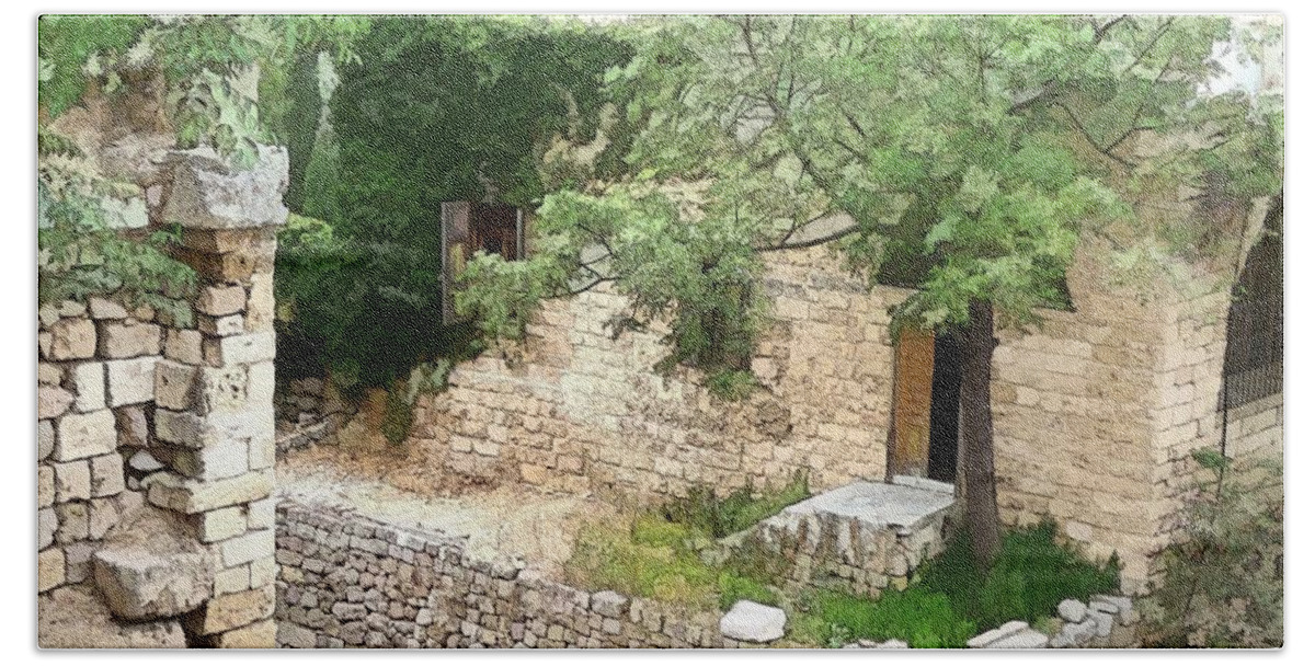  Hand Towel featuring the photograph DO-00486 Old House from Citadel by Digital Oil