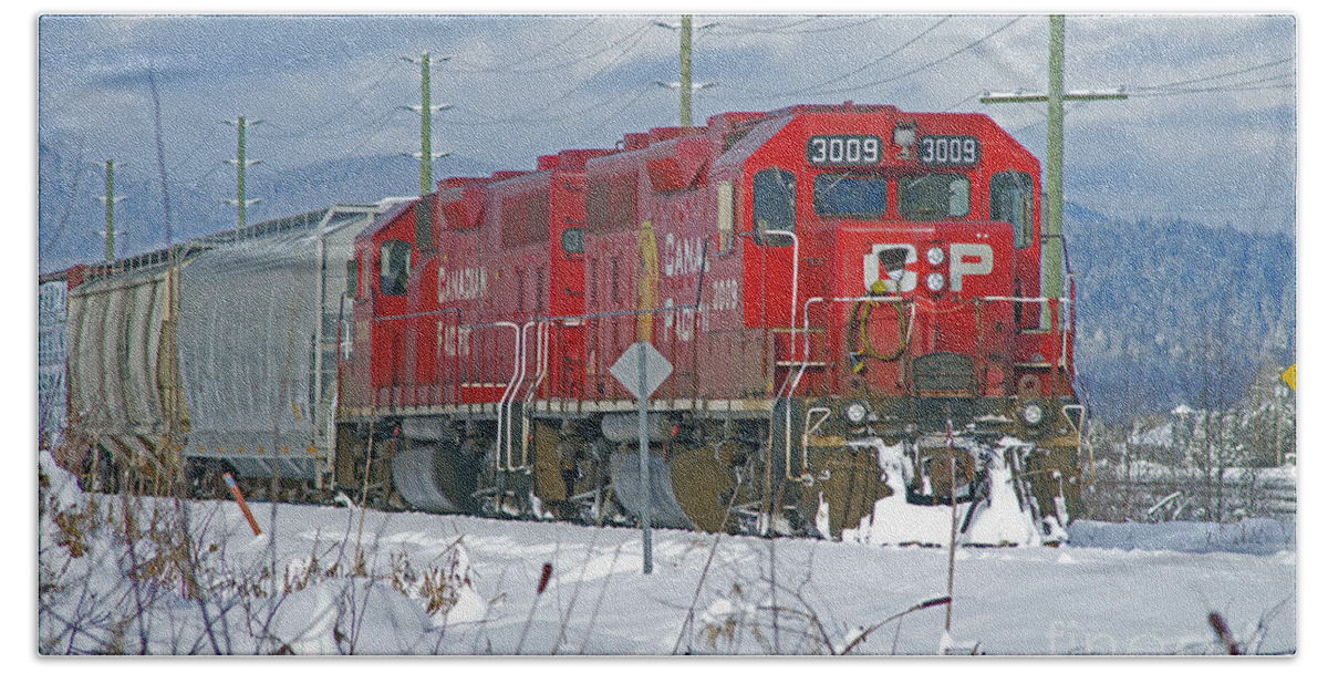 Trains Bath Towel featuring the photograph Double CP Rail Engines by Randy Harris