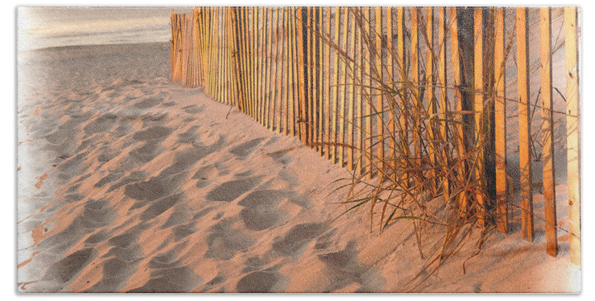 Alone Bath Towel featuring the photograph Dune Fence by Kyle Lee
