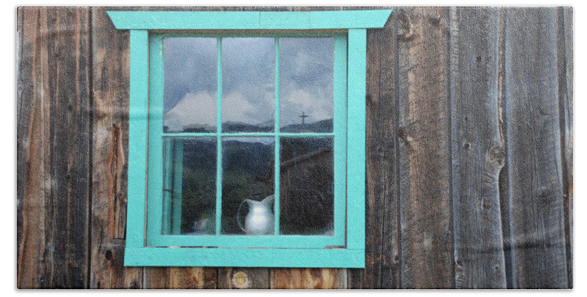 New Mexico Bath Towel featuring the photograph E Town Window by Ron Weathers