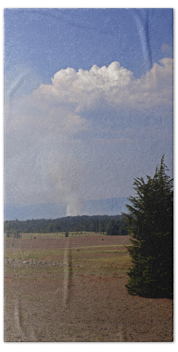 Fire Bath Towel featuring the photograph Fire in the Cascades by Mick Anderson