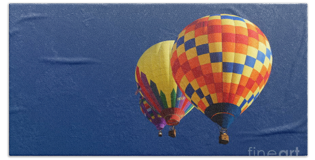 Hot Air Balloon Bath Towel featuring the photograph Flying High by Benanne Stiens