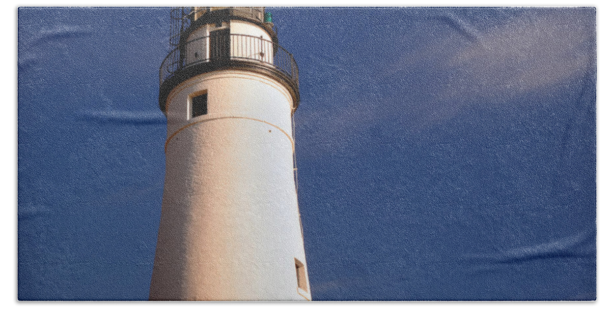 Fort Hand Towel featuring the photograph Fort Gratiot Lighthouse by Gordon Dean II