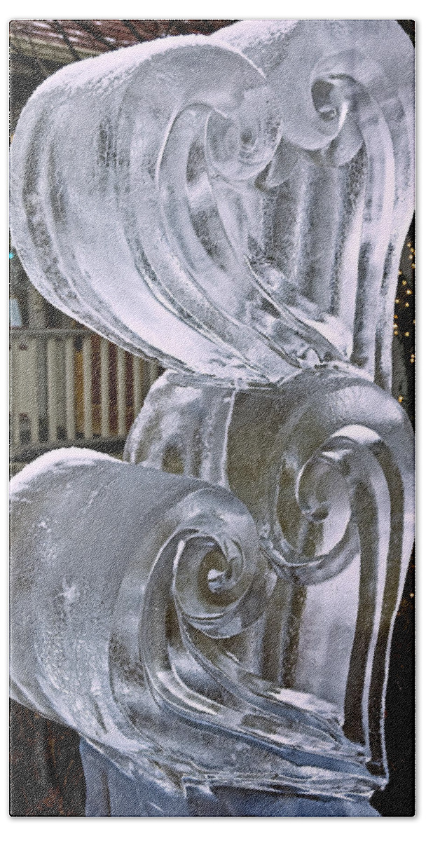 Usa Bath Towel featuring the photograph Frozen hearts Melt with Love by LeeAnn McLaneGoetz McLaneGoetzStudioLLCcom