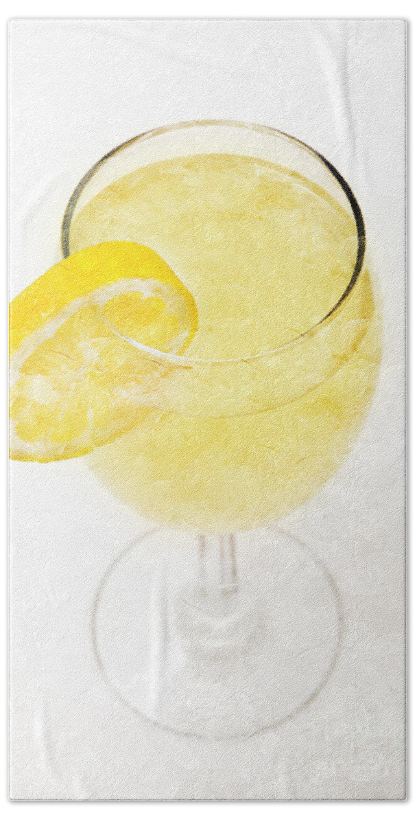 Glass-of-lemonade Bath Towel featuring the photograph Glass of Lemonade by Andee Design
