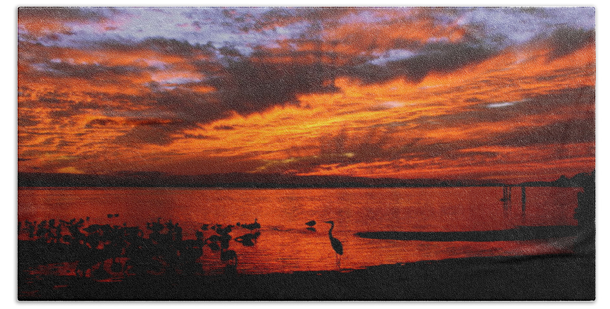 Liza Bath Towel featuring the photograph Great Heron Sunset by Larry Beat