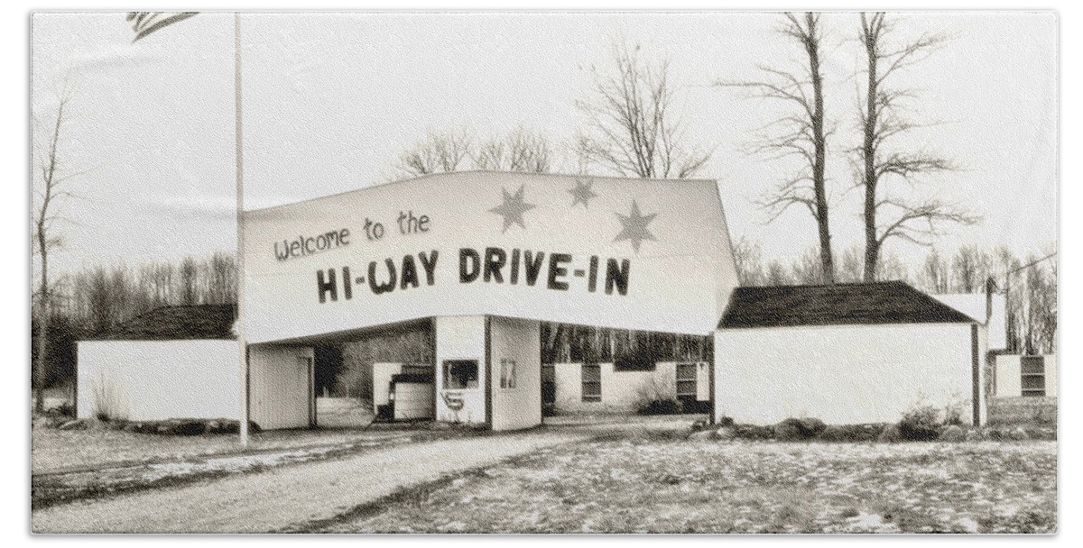Drive-in Bath Towel featuring the photograph Hi-Way Drive-In by Terry Doyle