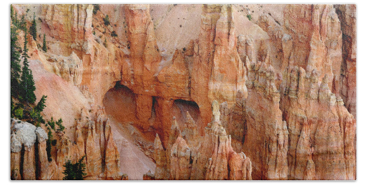 Bryce Canyon Hand Towel featuring the photograph Hideaway by Vicki Pelham