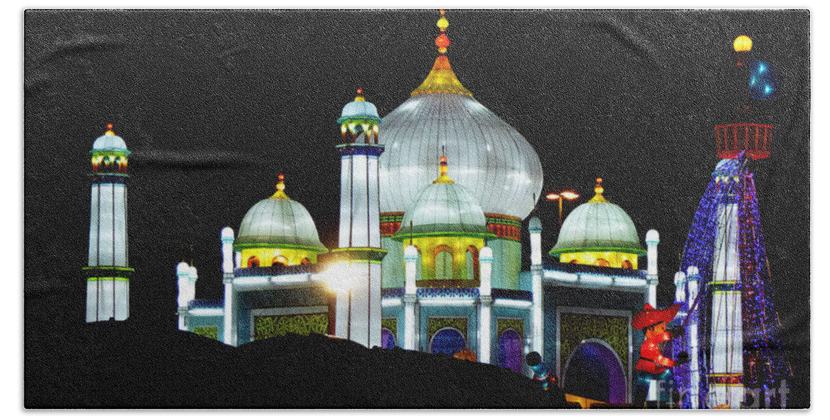 The Taj Mahal Bath Towel featuring the photograph Holiday Lights 5 by Xueling Zou