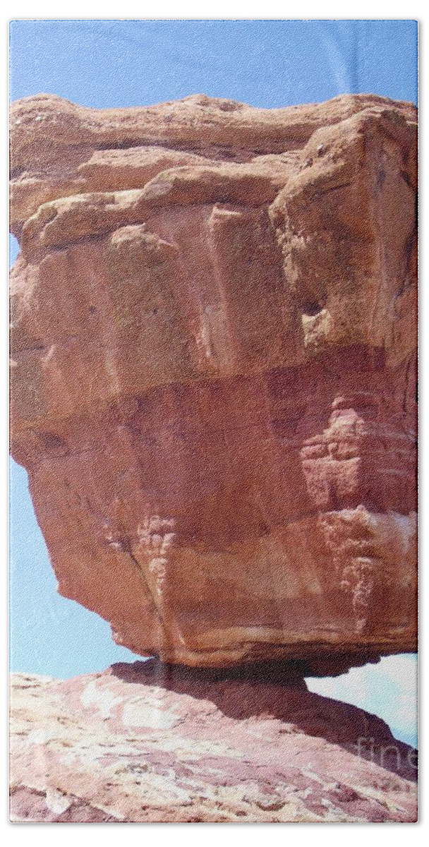 Garden Of The Gods Rock Formation Bath Towel featuring the photograph How Is This Possible? by Michelle Welles