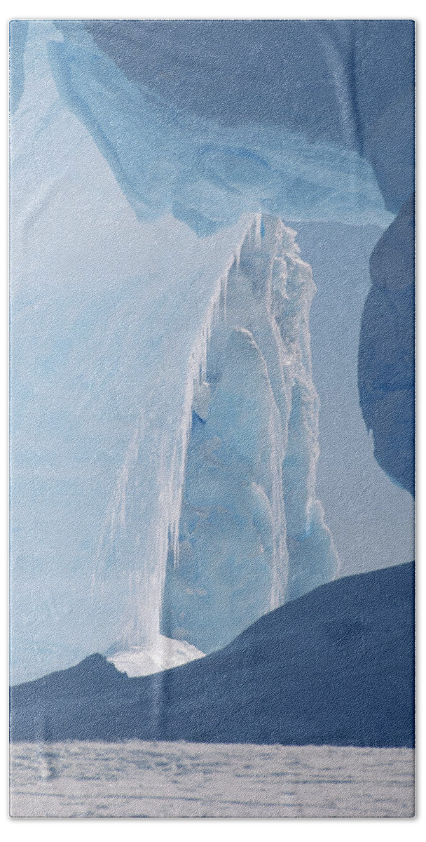 Mp Bath Towel featuring the photograph Icebergs Caught In Frozen Ice Shelf by Konrad Wothe