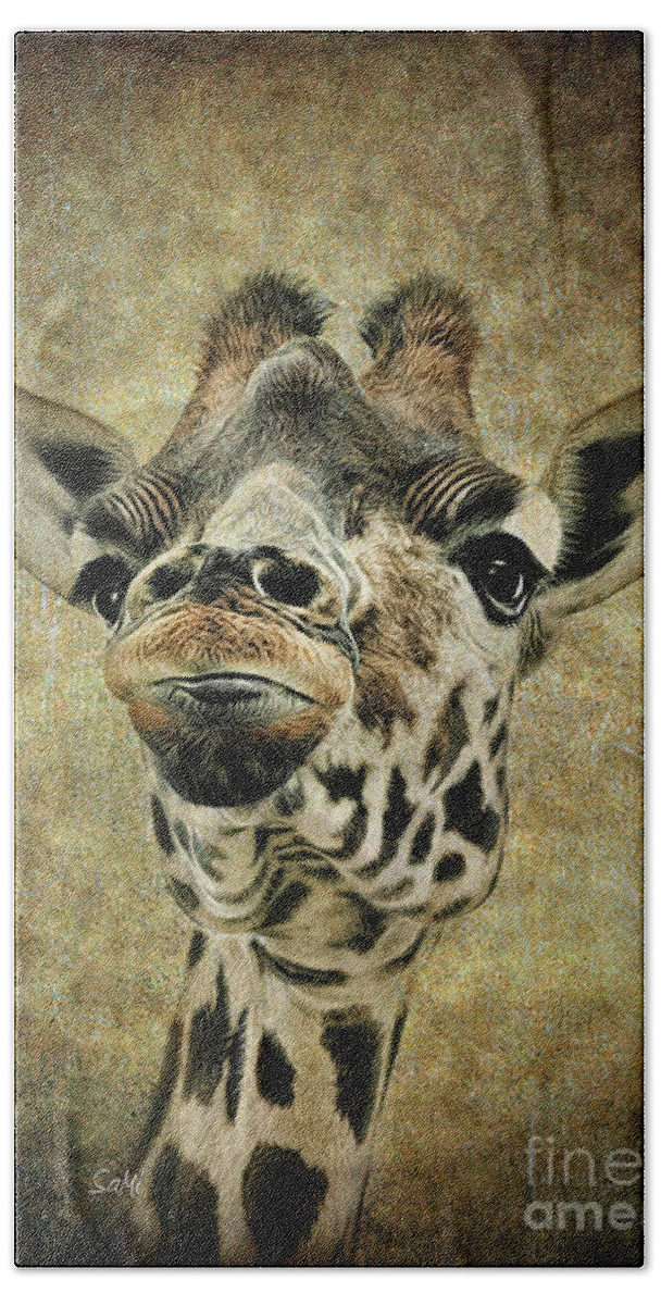Animals Bath Towel featuring the photograph If you've got it...flaunt it by Sami Martin