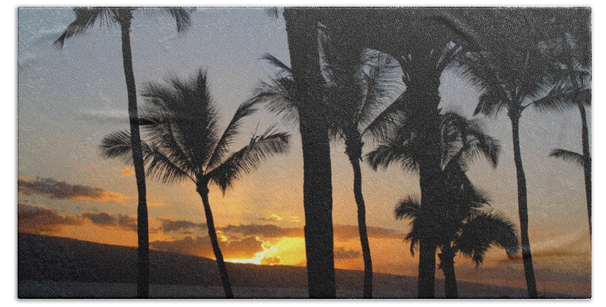 Maui Bath Towel featuring the photograph Ka'anapali Sunset by Kathy Corday