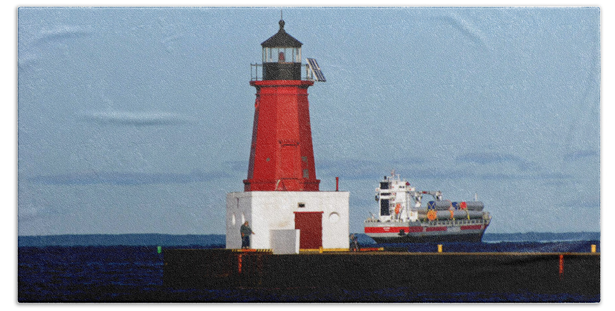 Lighthouse Bath Towel featuring the photograph Menominee Michigan North Pier Lighthouse No.2 by Ms Judi