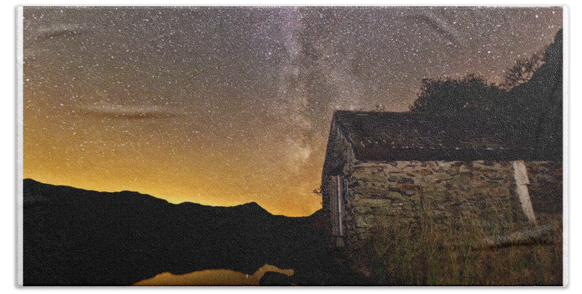 Milky Way Hand Towel featuring the photograph Milky Way above the old Boathouse by B Cash