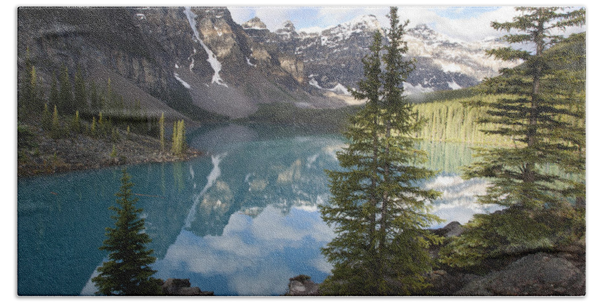 Mp Bath Towel featuring the photograph Moraine Lake In The Valley Of The Ten by Matthias Breiter
