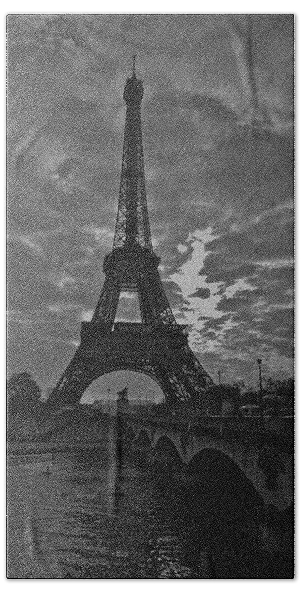Eiffel Tower Bath Towel featuring the photograph Morning Light by Eric Tressler