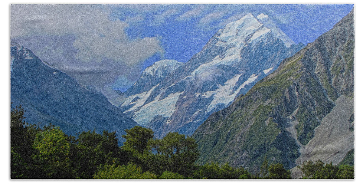Mount Cook Hand Towel featuring the photograph Mount Cook by David Gleeson