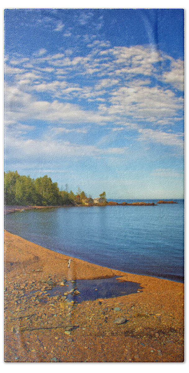 North Shore Minnesota Bath Towel featuring the photograph North Shore Beach by Bill and Linda Tiepelman