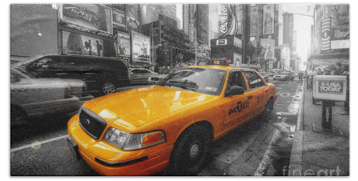 Art Bath Towel featuring the photograph NYC Yellow Cab by Yhun Suarez