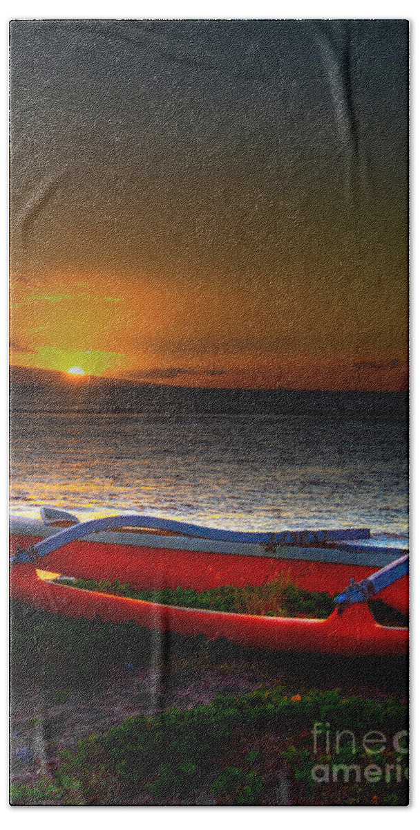 Outrigger Bath Towel featuring the photograph Outrigger At Sunset by Kelly Wade