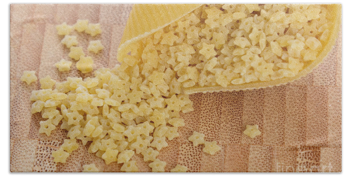 Carb Bath Towel featuring the photograph Pastina And Conchiglioni by Photo Researchers, Inc.