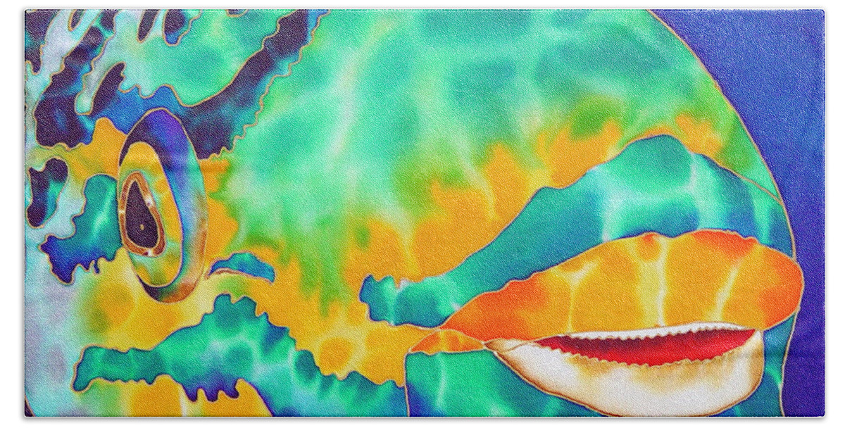 Diving Bath Towel featuring the painting Queen Parrotfish by Daniel Jean-Baptiste