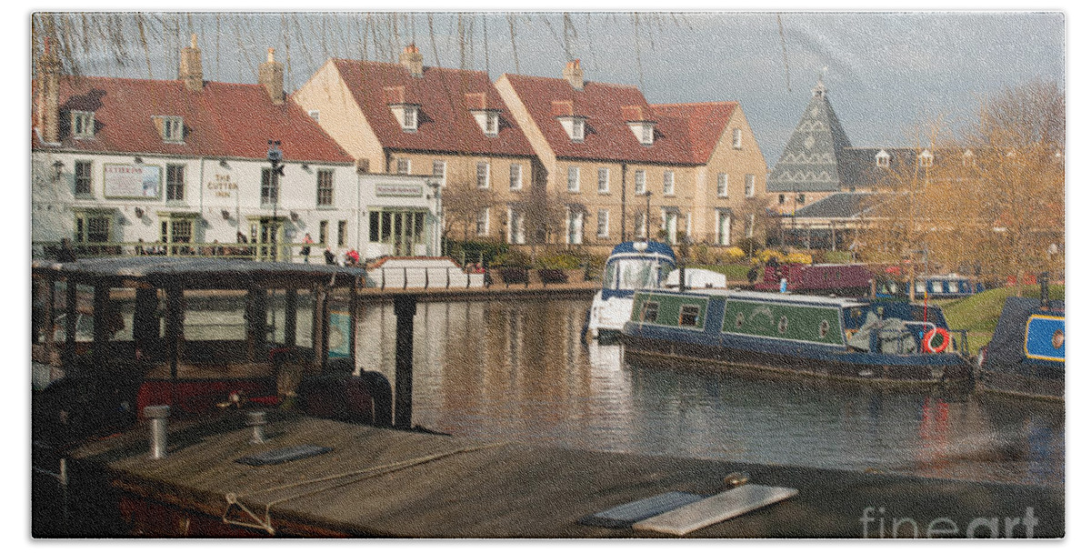 Anglia Bath Towel featuring the photograph River Great Ouse by Andrew Michael