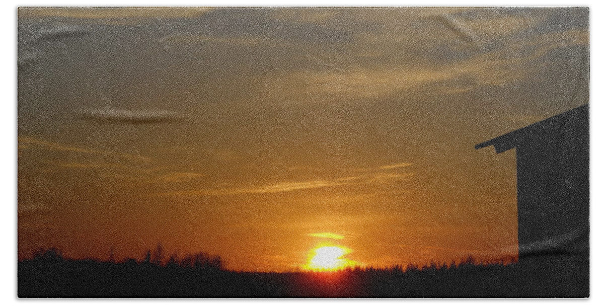Sunset Hand Towel featuring the photograph Saturday Sunset by Kent Lorentzen