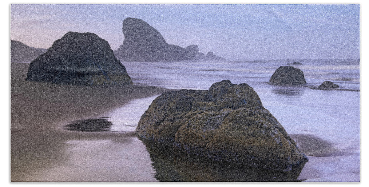 00175855 Bath Towel featuring the photograph Sea Stack And Boulders At Meyers Creek by Tim Fitzharris