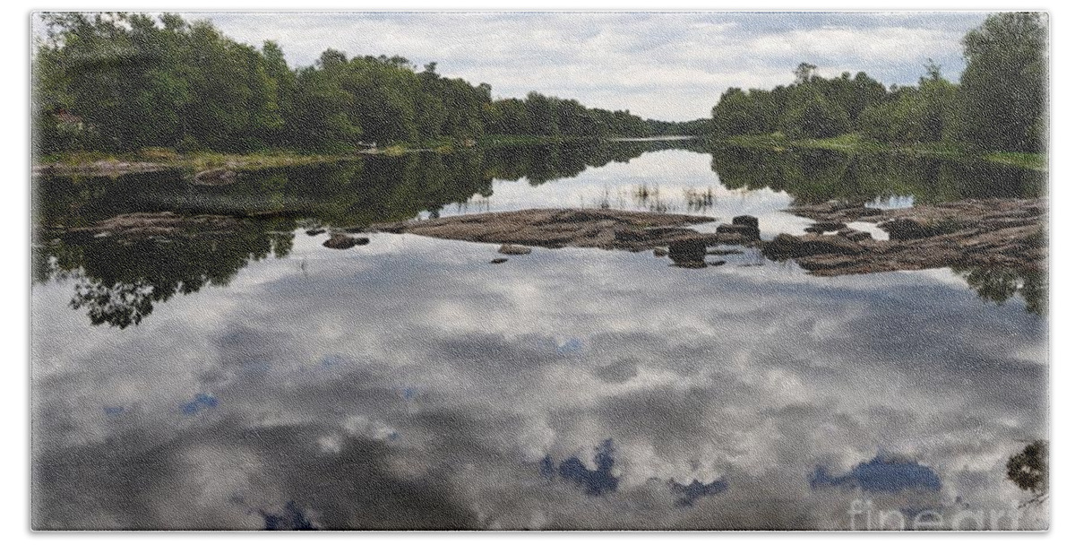 Reflection Bath Towel featuring the photograph Sky in the Water by Cheryl Baxter