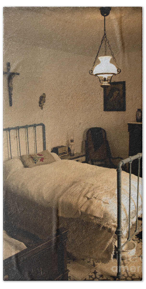 Spanish Room Bath Towel featuring the photograph Spanish room of the fifties by Perry Van Munster