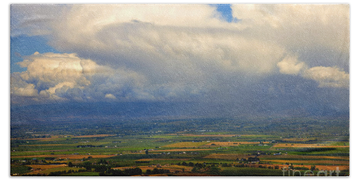 Kittitas Valley Bath Towel featuring the photograph Storm over the Kittitas Valley by Michael Dawson