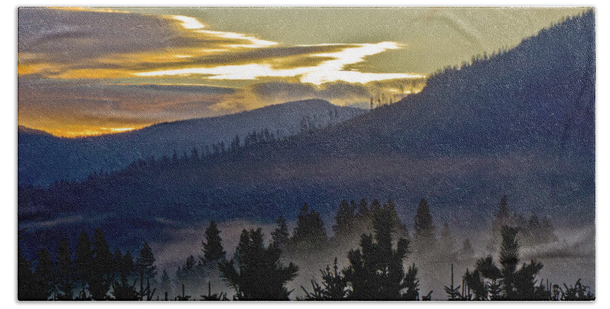 Cabinet Mtns Hand Towel featuring the photograph Sunrise and Valley Fog by Albert Seger