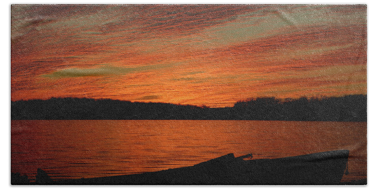 Sunset Bath Towel featuring the photograph Sunset And Kayak by Daniel Reed
