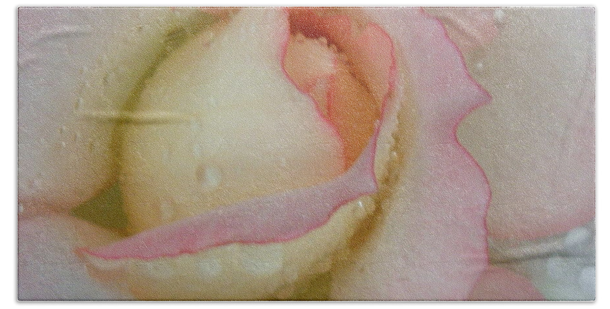 Swirls Bath Towel featuring the photograph Swirls Of Beauty by Kim Galluzzo