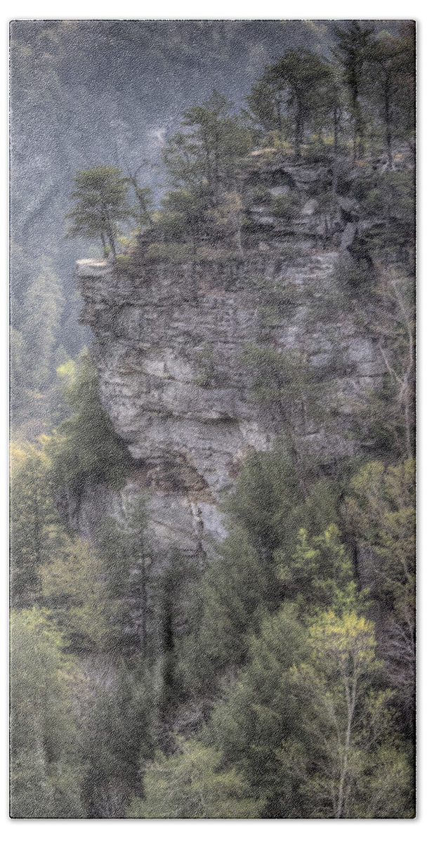 Fall Creek Falls Hand Towel featuring the photograph The Cliff by David Troxel