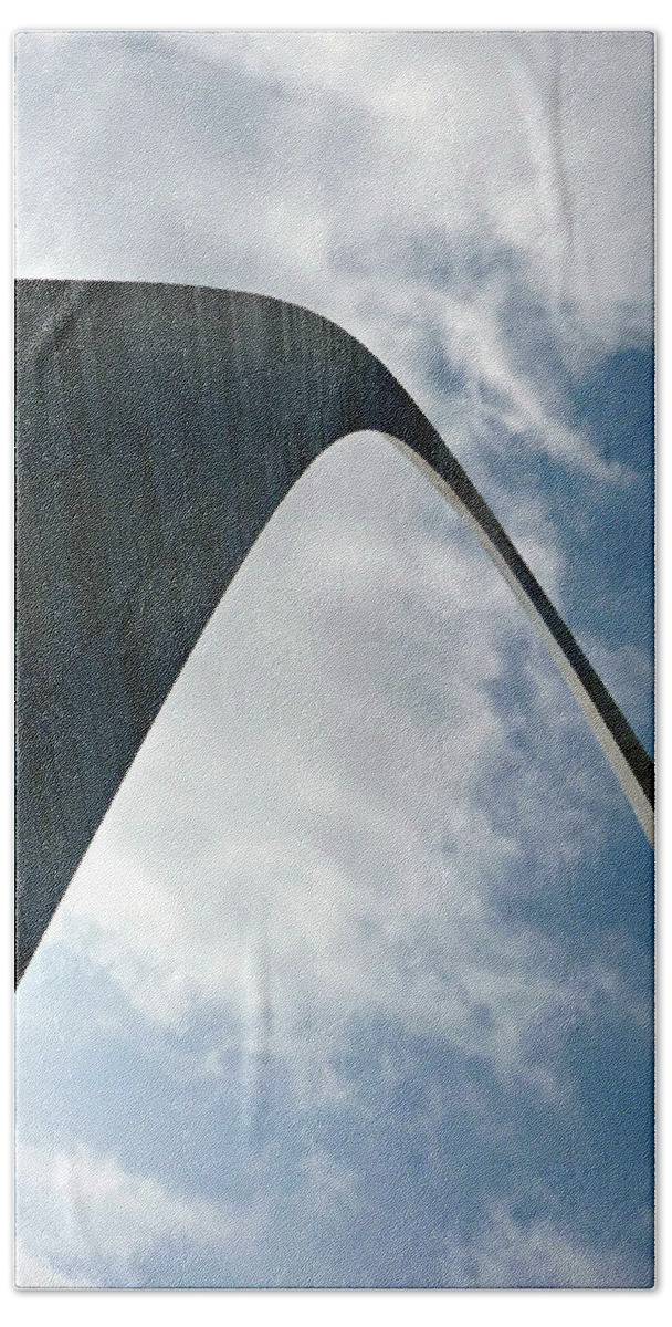St. Louis Bath Towel featuring the photograph The St. Louis Arch by Jo Sheehan