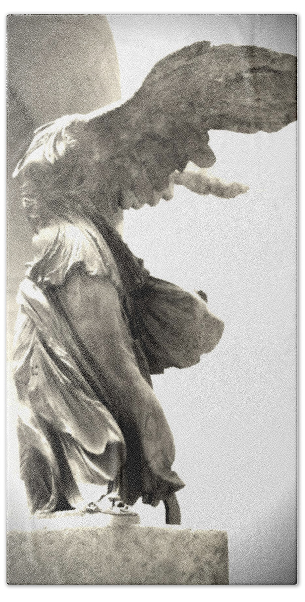 The Winged Victory Bath Towel featuring the photograph The Winged Victory - Paris Louvre by Marianna Mills
