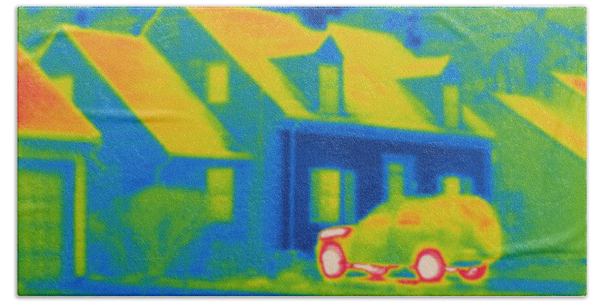 Thermogram Bath Towel featuring the photograph Thermogram Of Car In Front Of A House by Ted Kinsman