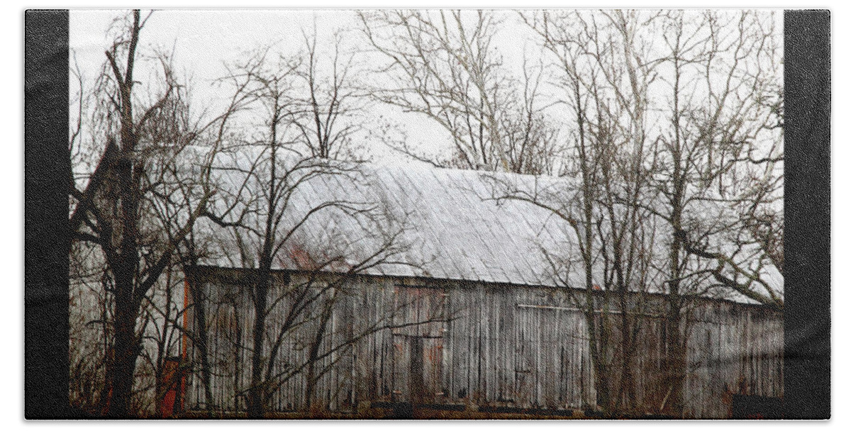 Barn Bath Towel featuring the photograph 'Touch of Red on Gray Barn' by PJQandFriends Photography