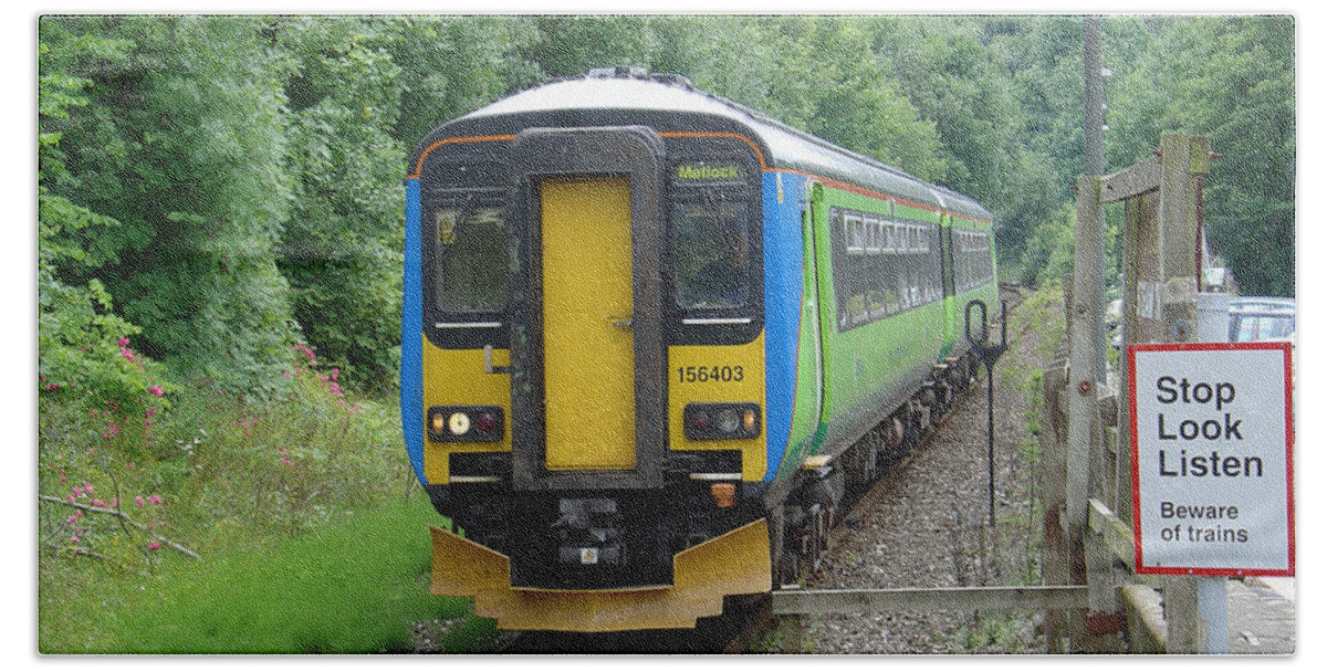 Summer Bath Towel featuring the photograph Train Approaching Matlock Bath Station by Rod Johnson