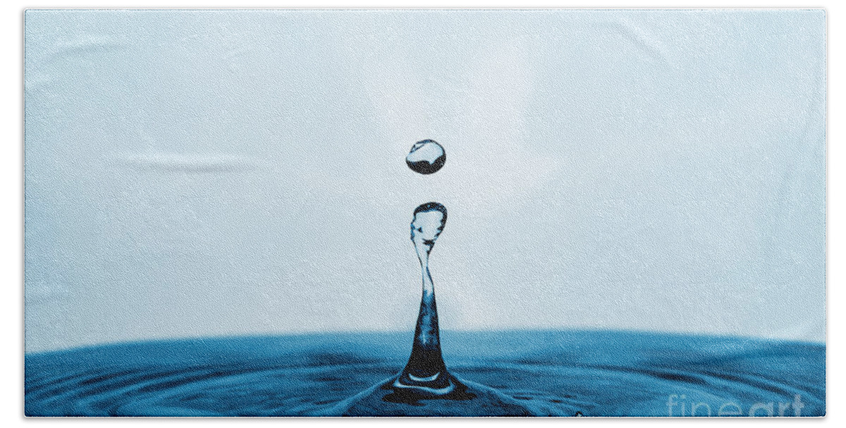 Water Bath Towel featuring the photograph Water Drop in Blue by Paul Topp