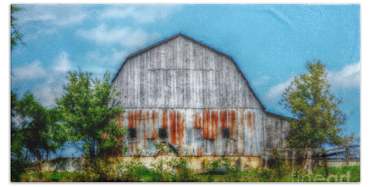 Landscape Hand Towel featuring the photograph Weathered Barn by Peggy Franz